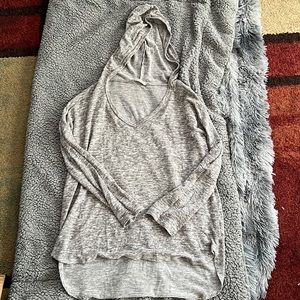 Large hooded grey hi-lo long sleeve shirt